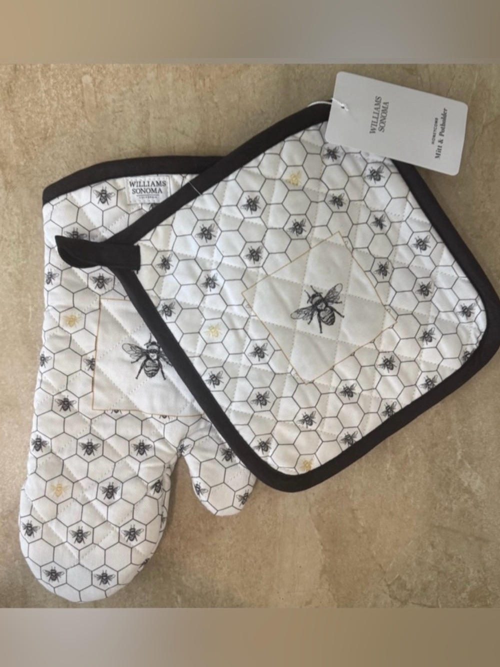 Williams Sonoma Honeycomb Oven Mitt & Potholder Set - Picture 2 of 9